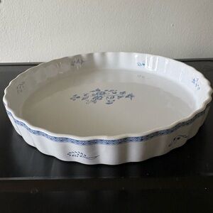 Fyrklovern Apilanlehti Classic Jackie Lynd Blue & White Floral 9” Quiche…